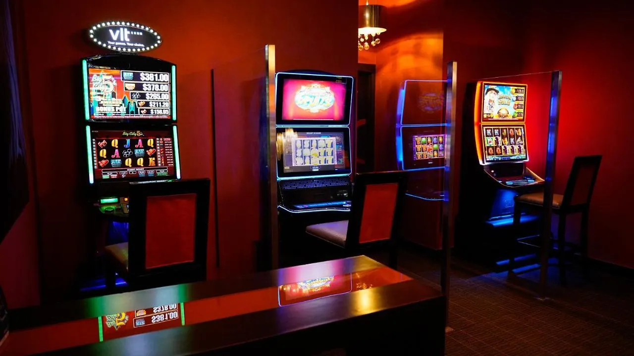 Fantasyland Hotel Edmonton 4*,
