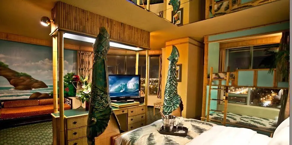 Fantasyland Hotel Edmonton 4*,