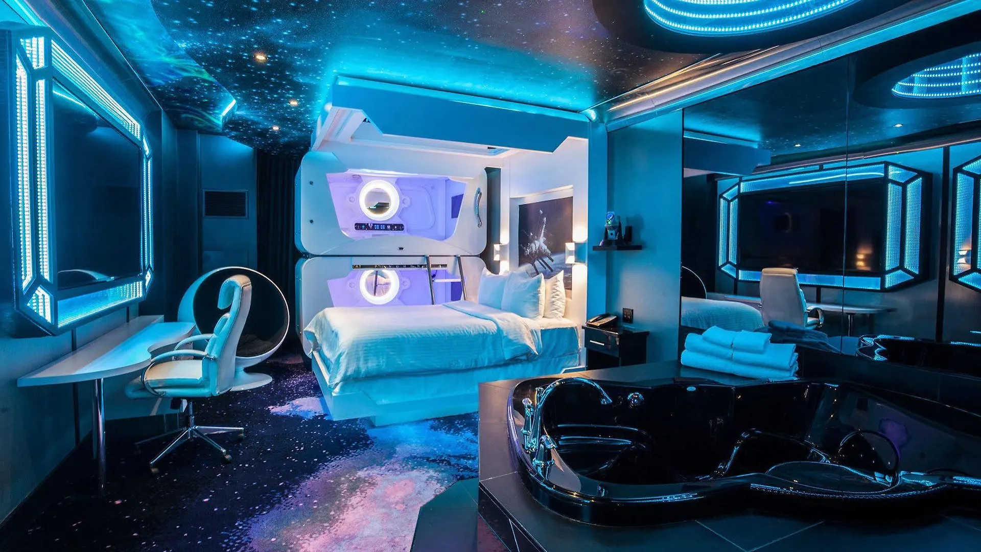 ****  Fantasyland Hotel Edmonton Canada