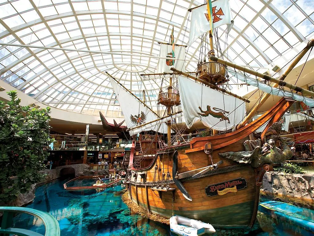 Fantasyland Hotel Edmonton 4*,  Canada