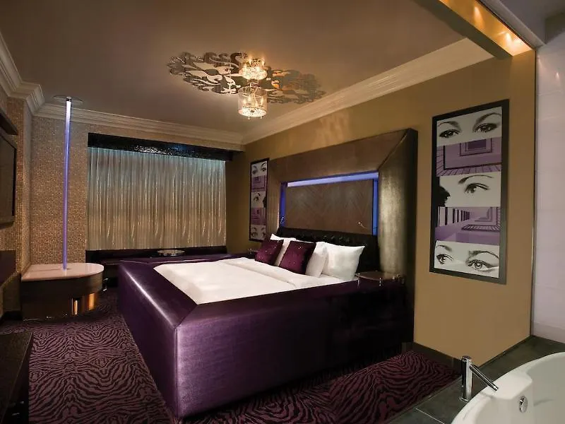 Fantasyland Hotel Edmonton 4*,  Canada