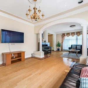 Homestay Luxurious Retreat - Private Bedroom In Shared House Vancouver